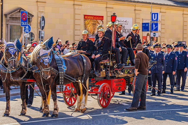 Historical float of the Munich-Aubing volunteer fire brigade, traditional traditional costume and marksmen's procession, Oktoberfest, Munich, Upper Bavaria, Bavaria, Germany