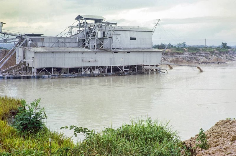 Tanjung Tualang Dredge No.5 (TT5) tin mining dredger built in England in 1938 by F.W.Payne & Son, Batu Gajah, Perak, Malaya, Malaysia, south east Asia 1965