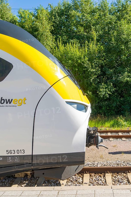 Front view of a train on the tracks, surrounded by green vegetation, battery Electric train with green electricity, Siemens Mireo Plus B, Freudenstadt, Germany