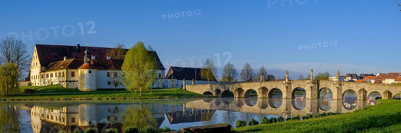 Morning atmosphere, fog at Fischhof, with historic Fischhof bridge, Tirschenreuth, Upper Palatinate, Bavaria, Germany