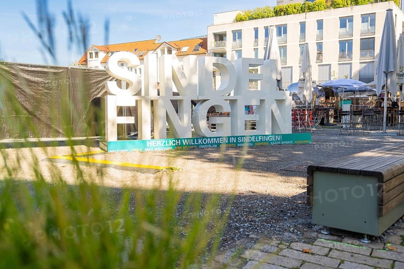 Large, modern lettering to welcome you to Sindelfingen, sunny urban environment, Sindelfingen, Böblingen district, Germany