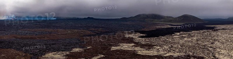Lava, lava field, mountains, ash cloud, volcanic eruption, panorama, Sundhnúkur crater chain, July 2025, Reykjanes Peninsula, Iceland
