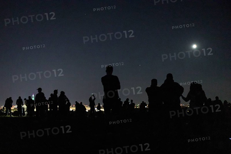 Visitors photograph the lunar eclipse from Drachenberg on 07/09/2025