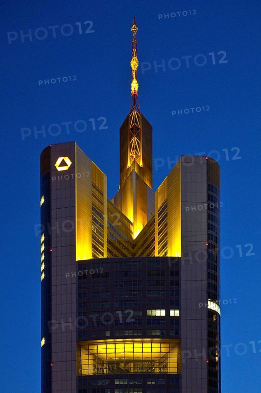 Tower of the Commerzbank headquarters in the evening, Frankfurt am Main, Hesse, Germany