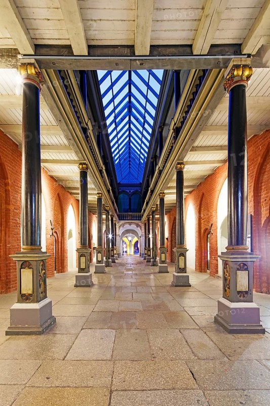 Night view, north-south passageway with columns and arcade gallery, two storeys, town hall construction started around 1300, secular building, Brick Gothic, Alter Markt, Old Town, UNESCO World Heritage Site, Hanseatic City of Stralsund, Mecklenburg-Western Pomerania, Germany