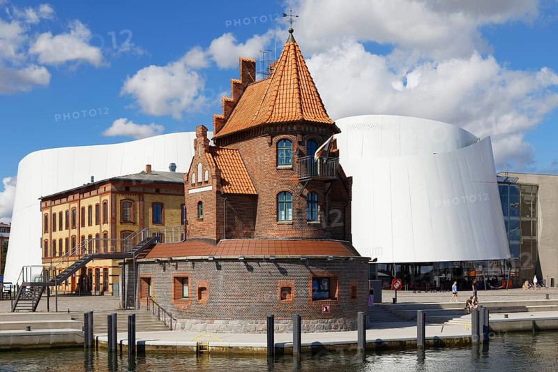 Two-storey brick building in front of Ozeaneum, formerly built as pilot house, pilot watch 1901, today harbour office, Hafenstraße 50, harbour island, old town, UNESCO World Heritage Site, Hanseatic City of Stralsund, Mecklenburg-Western Pomerania, Germany