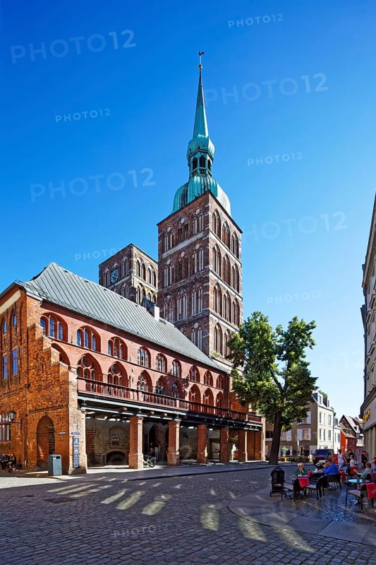 Rear towers St. Nikolai Church first mentioned in 1276, 102 metres high, in front town hall construction started around 1300, secular building, brick Gothic, view from south-west, Ossenreyer Str. corner Badenstraße, Old Town, UNESCO World Heritage Site, Hanseatic City of Stralsund, Mecklenburg-Western Pomerania, Germany