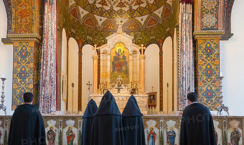 Many monks stand in front of an elaborately decorated altar with bright ornaments, Inside the historic, most important Armenian Orthodox cathedral, UNESCO World Heritage Site, Echmiadzin, Ejmiacin, Vagharshapat, Vagarshapat, Vagarshapat, Valaršapat, Vagharshapat, Armavir province, Armenia