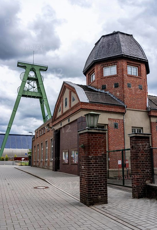 The former Lohberg coal mine in Dinslaken, now a leisure, work and residential quarter, Lohberg creative quarter, pithead frame of shaft 2, freshly renovated, North Rhine-Westphalia, Germany