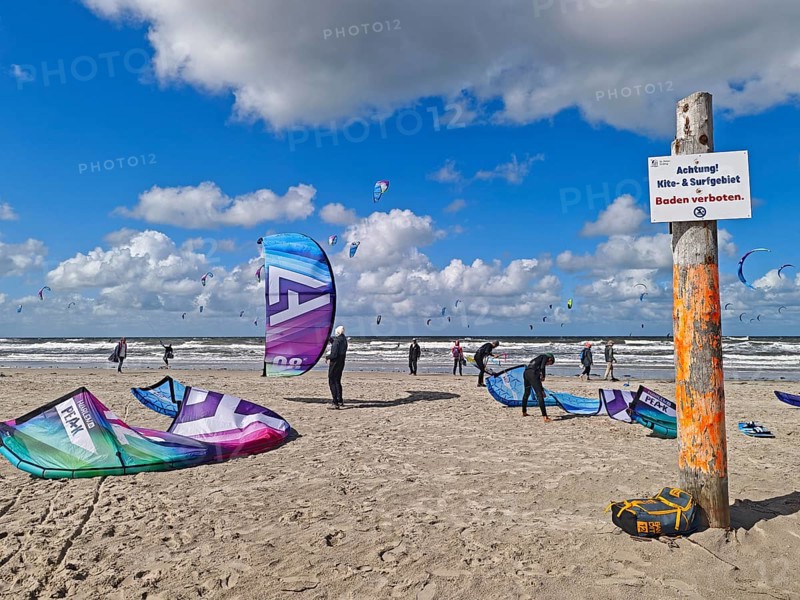 California kitesurfing Masters 2025, kitesurfing on the North Sea beach on the edge of the UNESCO World Heritage Wadden Sea, sports competition, strong wind, high swell, no swimming sign, whitecaps, summer, sun, blue sky, white clouds, Ording, Sankt Peter-Ording, Schleswig-Holstein, Germany