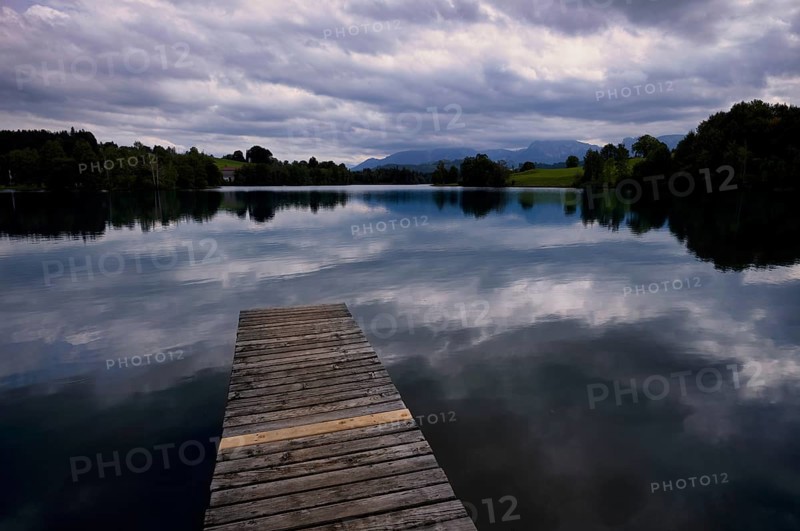 Bathing jetty, jetty, wooden jetty, jetty, leads into a lake, bathing lake, Schwaltenweiher near Seeg, Allgäu Alps, East Allgäu, Allgäu, Swabia, Bavaria, Germany
