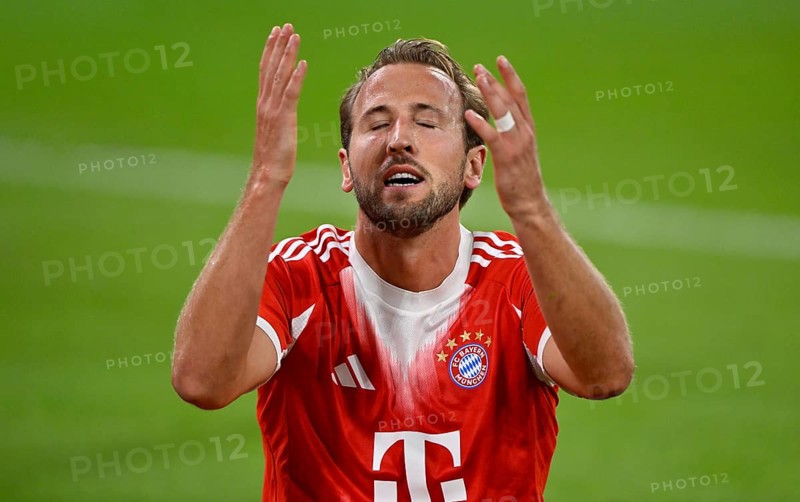 Harry Kane FC Bayern Muenchen FCB (09) Disappointment disappointed after missed goal chance Gesture Gesture Allianz Arena, Munich, Bayern, Germany
