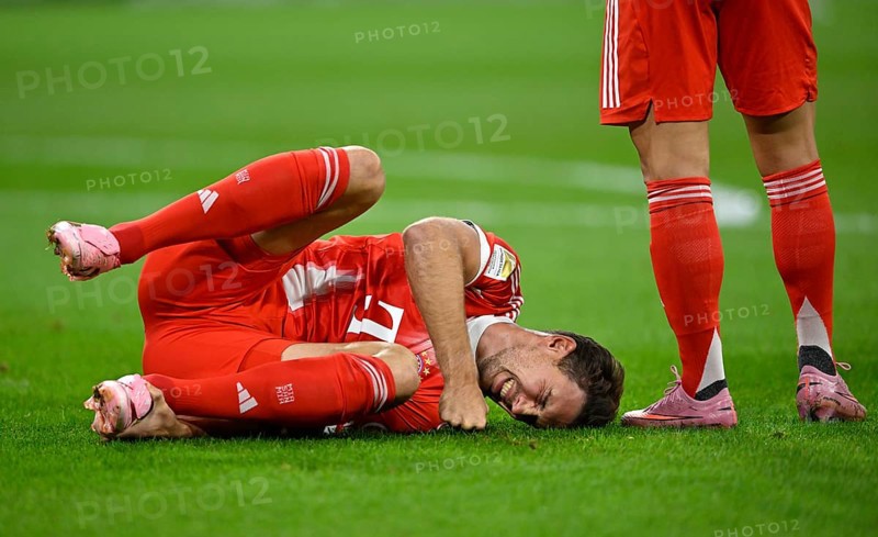 Leon Goretzka FC Bayern Muenchen FCB (08) injured Injury on the ground, Allianz Arena, Munich, Bayern, Germany