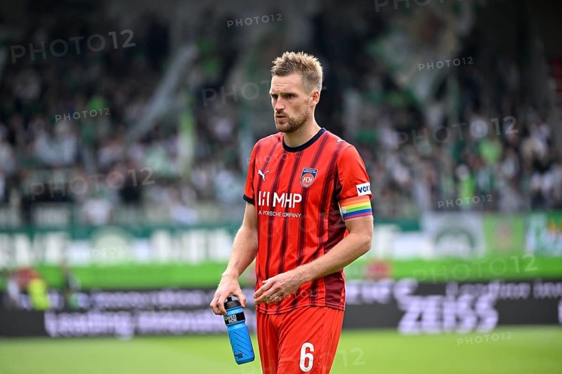 Patrick Mainka 1. FC Heidenheim 1846 FCH (06) with captain's armband in rainbow colours, Voith-Arena, Heidenheim, Baden-Württemberg, Germany