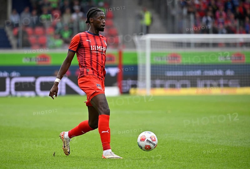 Omar Haktap Traoré 1. FC Heidenheim 1846 FCH (23) Action on the ball Voith-Arena, Heidenheim, Baden-Württemberg, Germany