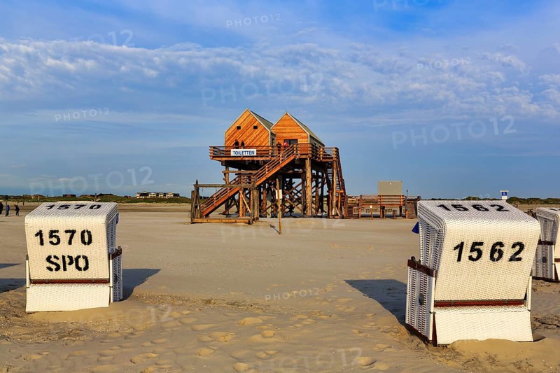 Pile dwelling, toilet house on the beach, beach chairs, Sankt Peter-Ording, Eiderstedt peninsula, Wadden Sea National Park, North Sea, North Frisia, Schleswig-Holstein, Germany
