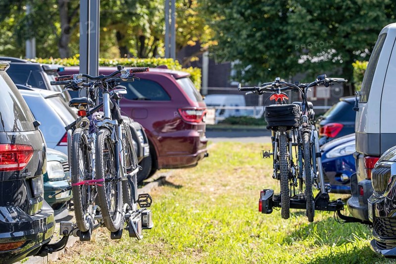 Bicycle carrier, rear carrier for bicycles, which is mounted on a trailer coupling, can transport 2-4 bicycles or e-bikes depending on the model