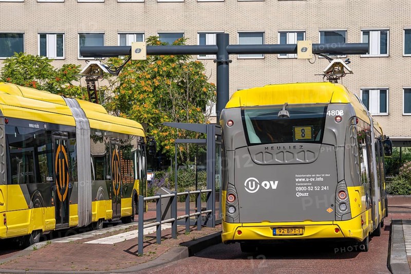 U-OV bus station at Utrecht-Lunetten railway station, electric bus, fast charging station via pantograph on the roof, direct connection of bus, train and cycle route, Netherlands