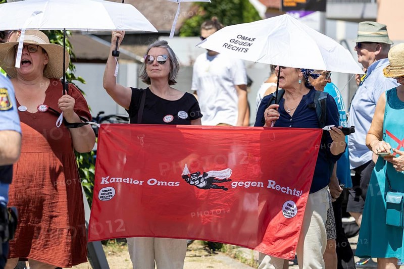 Counter-demonstration against the rally of AfD politician Joachim Paul in Ludwigshafen-Maudach***Picture: Omas gegen Rechts