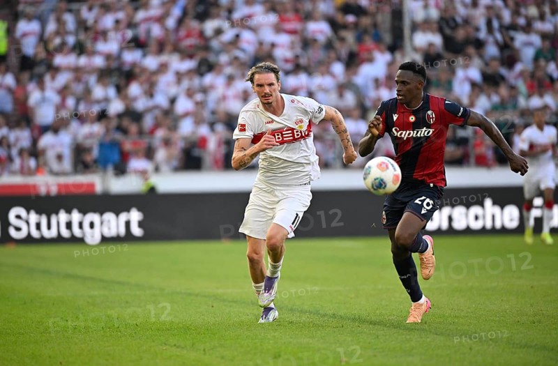 Duel, action Jhon Lucumi FC Bologna (26) against Nick Woltemade VfB Stuttgart (11) MHP Arena MHPArena Stuttgart, Baden-Württemberg, Germany