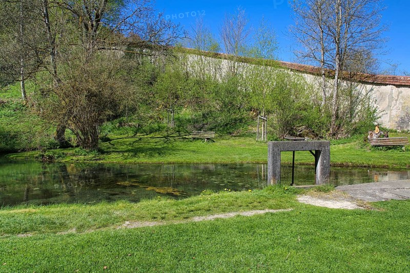 Lauter spring, Große Lauter, karst spring pot, park, idyll, meadow, lawn trees, Offenhausen, municipality of Gomadingen, Swabian Alb, Baden-Württemberg, Germany