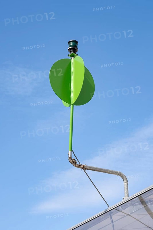 The visual signal, known as the green ball, is mainly used on course vessels or fast ferries on Lake Constance and the neighbouring Rhine. According to shipping law, the ship has priority over other ships, including sailing boats, and may travel at increased speed without having to observe the usual right of way rules for sailing boats. At night, the green light installed above it is used. Baden-Württemberg, Canton Schaffhausen, Germany, Switzerland