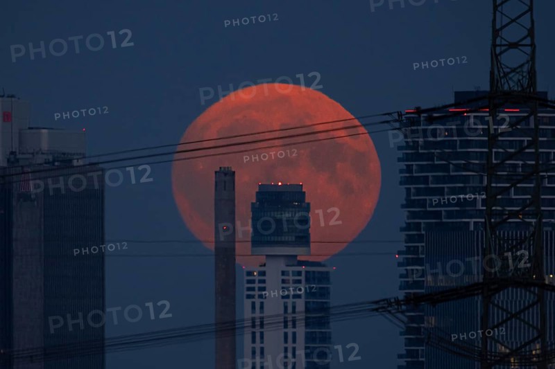 The full moon rises behind the Henniger Tower in Frankfurt am Main, Frankfurt am Main, Hesse, Germany