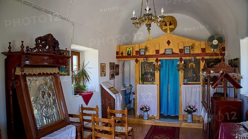 Cosy sacred interior with Orthodox icons and ornate wooden altar, Panagia tou Paleokastro, Church of the Old Fortress, Chapel, Panagia Kasteli, Lepides, Leros, Dodecanese, Greek Islands, Greece