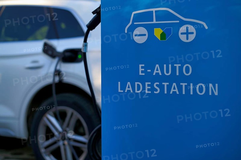 Charging station, charging station, Stadtwerke Stuttgart for electric cars, charging station, e-fuelling station, e-mobility, charging cable leads into e-car, logo, Stuttgart, Baden-Württemberg, Germany