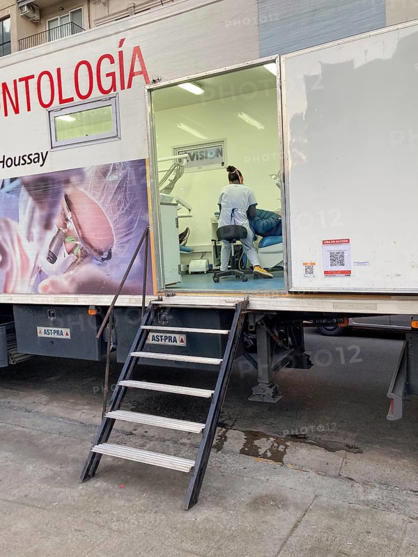 Mobile dental practice in a lorry, free dental treatment in Buenos Aires, Argentina