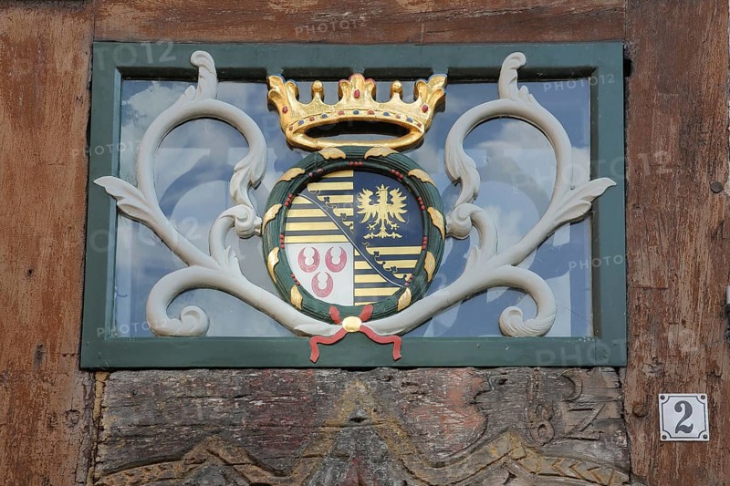 Coat of arms and golden crown at the entrance to the Eulenspiegel Museum, house number, 2, Am Markt, Mölln, Schleswig-Holstein, Germany