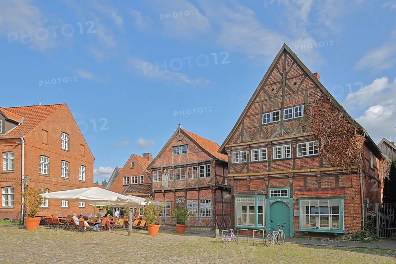 Eulenspiegel Museum, half-timbered houses, brick building, street pub, Am Markt, Mölln, Schleswig-Holstein, Germany