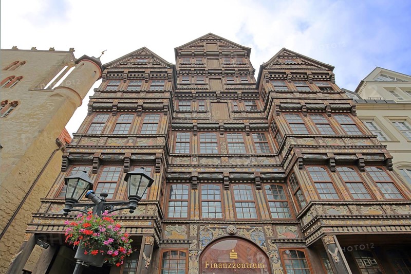 Historic Wedekind House built in 1598, half-timbered house, Renaissance, savings bank, market square, Hildesheim, Lower Saxony, Germany