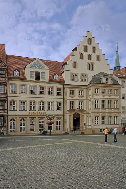 Baroque Lüntzelhaus built in 1755 with stepped gable, Market Square, Hildesheim, Lower Saxony, Germany
