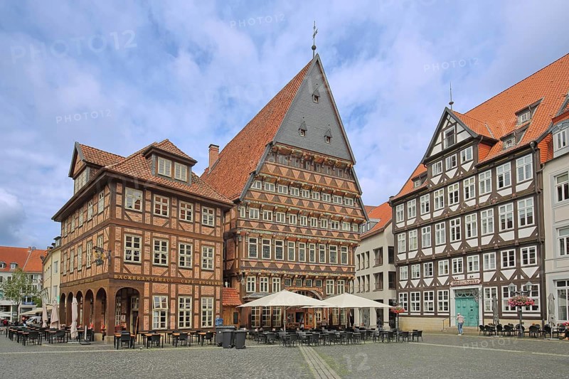 Historic brick house built in 1800, bonecutter's office house built in 1529 and rococo house, half-timbered houses, brick building, gable, bonecutter, market square, Hildesheim, Lower Saxony, Germany