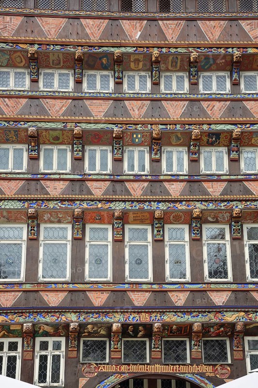 Decorations on the historic bone carver's office house built in 1529, bone carver, office house, arts and crafts, wood carvings, painting, wooden beams, gable, market square, Hildesheim, Lower Saxony, Germany
