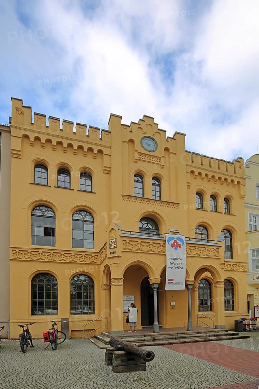 Former main guardhouse with battlements built in 1858, museum, tourist information centre, World Heritage House, Wismar, Mecklenburg-Western Pomerania, Germany