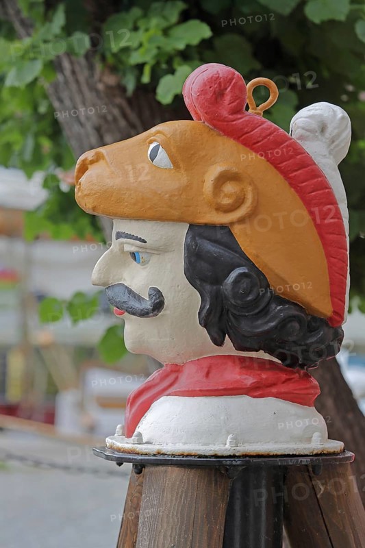 Colourful Swedish head as a landmark, historic wooden head with face and four eyes, tree house, Old Harbour, Wismar, Mecklenburg-Western Pomerania, Germany