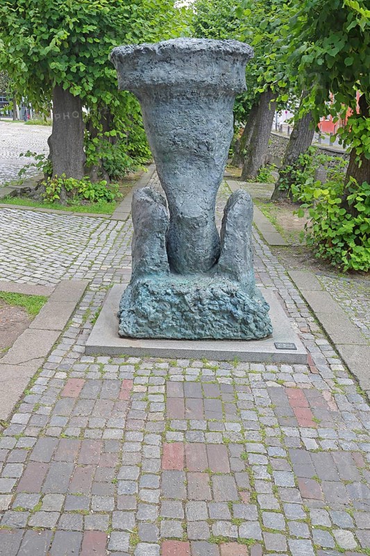 Life-size II by Heinz Breloh, bronze sculpture, Modern Art, Abstract Art, St. Nikolai Church, Wismar, Mecklenburg-Western Pomerania, Germany