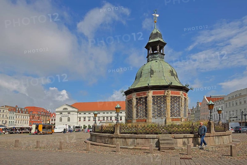 Renaissance water art with dome and classicist town hall, landmark, market square, Wismar, Mecklenburg-Vorpommern, Germany
