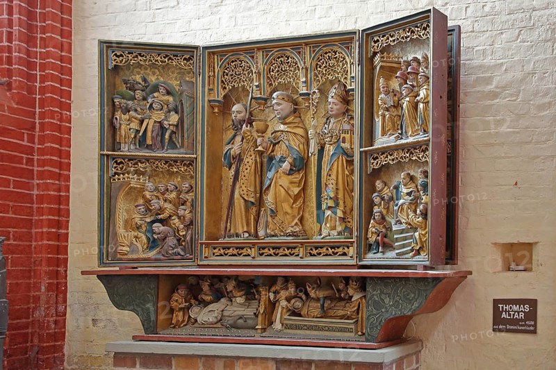 St Thomas altar with Thomas Aquinas in the centre, wood carvings, saint, monk, arts and crafts, art, decorations, winged altar, inscription, UNESCO, interior view, St Nikolai Church, Wismar, Mecklenburg-Western Pomerania, Germany