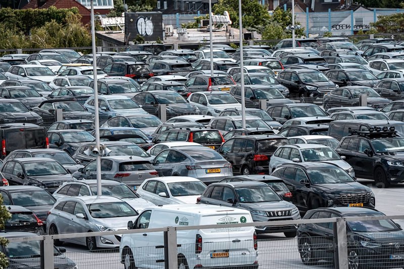 Düsseldorf Airport, multi-storey car park P5, during the summer holidays, full, North Rhine-Westphalia, Germany