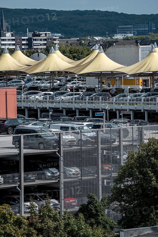 Düsseldorf Airport, multi-storey car parks P4 and P5, full during the summer holidays, North Rhine-Westphalia, Germany
