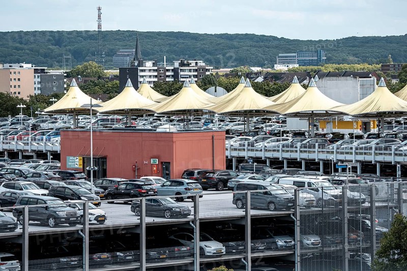 Düsseldorf Airport, multi-storey car parks P4 and P5, full during the summer holidays, North Rhine-Westphalia, Germany