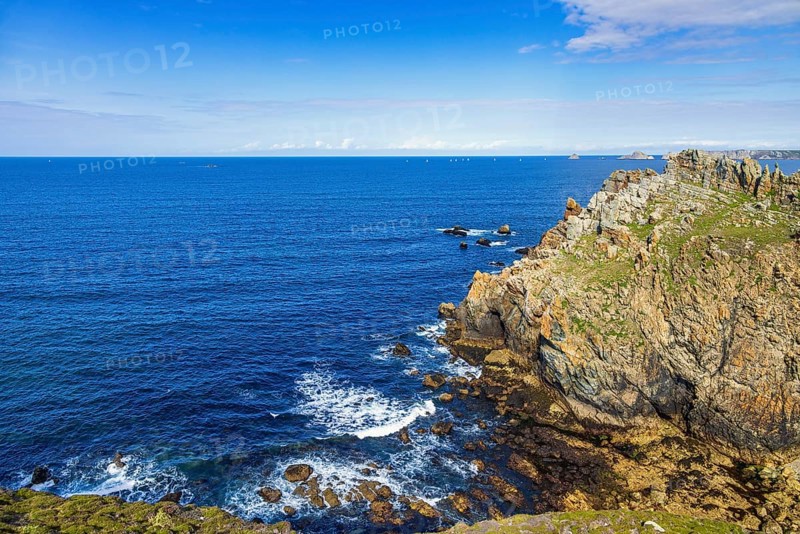 Rocky coast with a scenics sea view towards the horizon a sunny summer day by the sea, Crozon peninsula, Bretagne, France