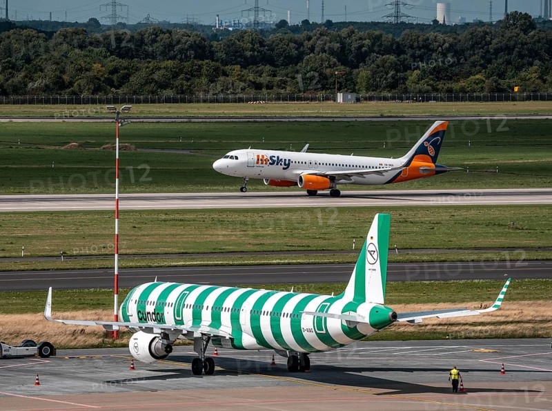 Düsseldorf Airport, Condor Airbus A321-200, aircraft on the apron, HiSky Europe Airbus A320-200 taking off, North Rhine-Westphalia, Germany