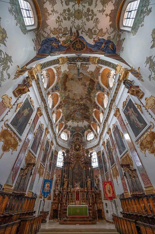 Interior and chancel, ceiling frescoes in the nave from 1746, St Martinus and Maria Church, 14th century, Biberach an der Riß, Baden-Württemberg, Germany