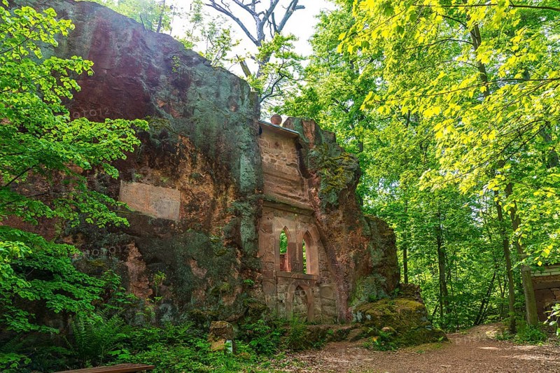 On the porphyry nature trail over the Rochlitzer Berg, so-called hermitage in the Seidelbruch, historic quarries, Rochlitz, Saxony, Germany