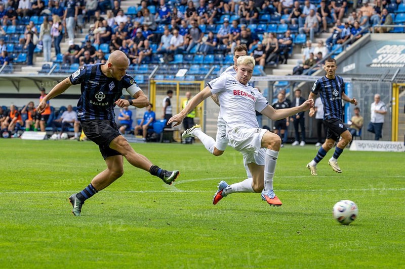 Football 3rd division, Season 2025/26, Matchday 1: Waldhof Mannheim vs SC Verl***Goal by Felix Lohkemper (9, Mannheim)