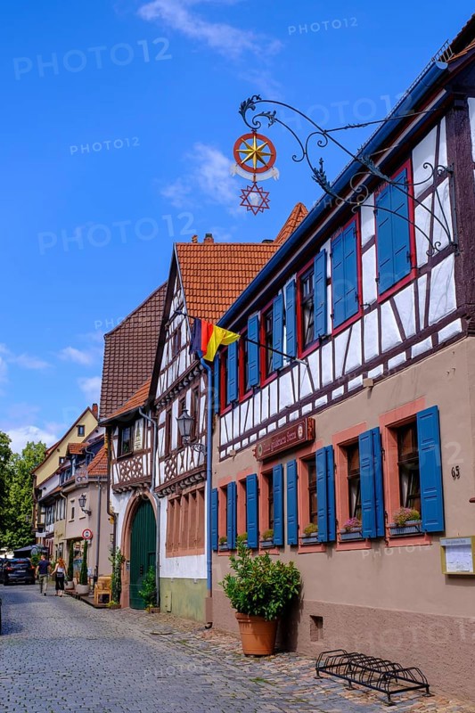 Gasthaus Zum güldenen Stern, half-timbered houses in the old town, Ladenburg, Rhine-Neckar district, Baden-Württemberg, Germany
